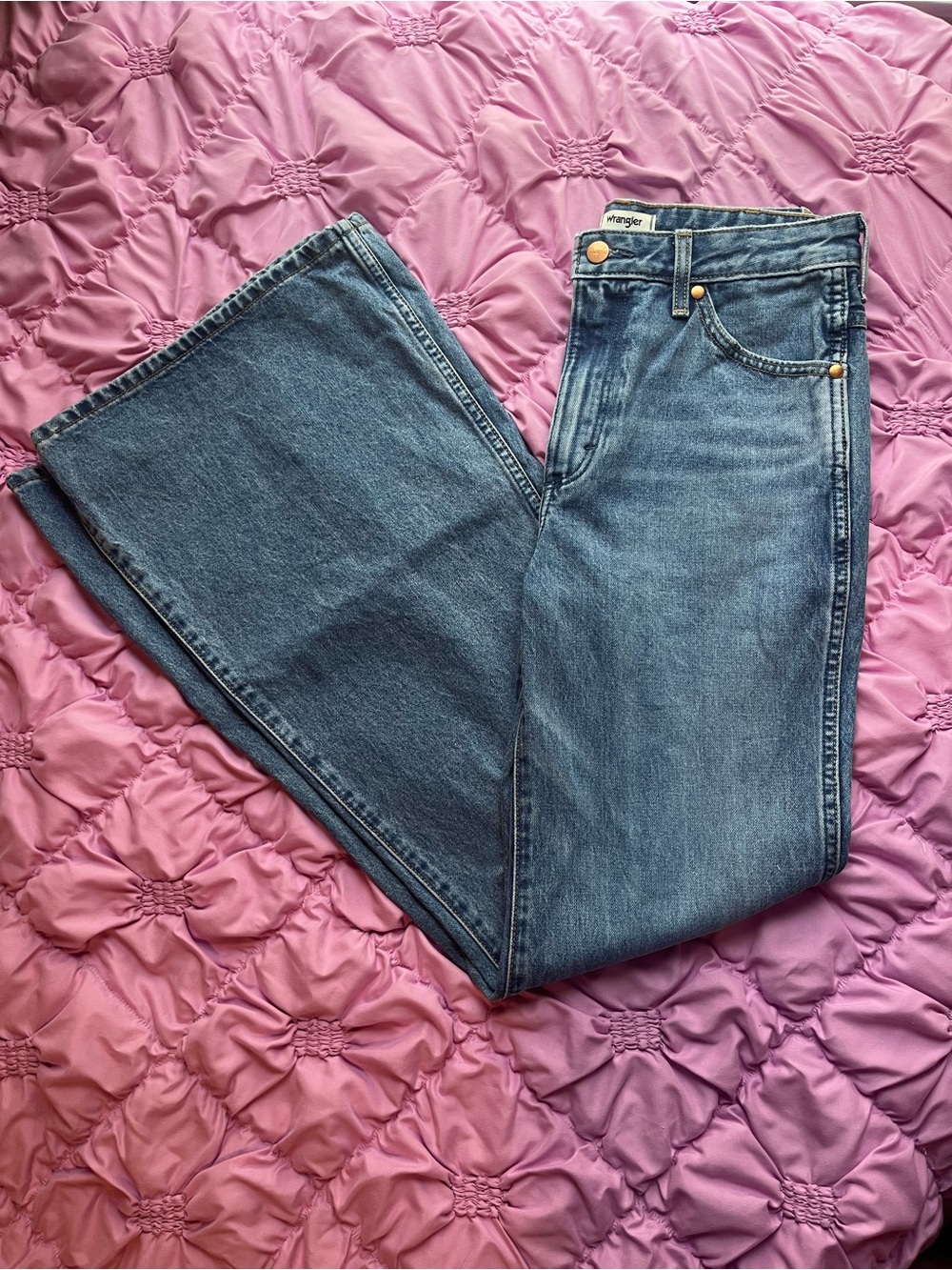 Wrangler Wanderer High Rise Flare Denim Jeans — Size 26!!